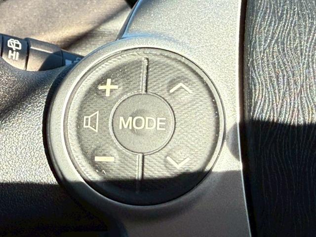 プリウス Ｓ　禁煙車　フルエアロ　ロクサーニ１９インチアルミ　スモークテール　ディーラー純正ナビ　バックモニター　フルセグＴＶ　Ｂｌｕｅｔｏｏｔｈ　スマートキー　プッシュスタート　ＥＴＣ　オールペイント２０２（37枚目）