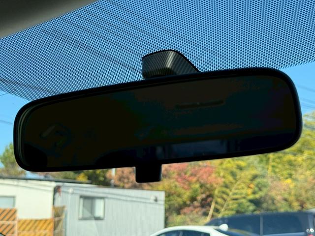 プリウス Ｓ　禁煙車　フルエアロ　ロクサーニ１９インチアルミ　スモークテール　ディーラー純正ナビ　バックモニター　フルセグＴＶ　Ｂｌｕｅｔｏｏｔｈ　スマートキー　プッシュスタート　ＥＴＣ　オールペイント２０２（42枚目）