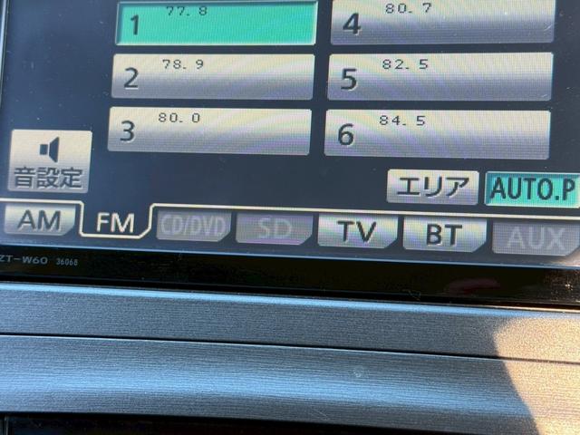 プリウス Ｓ　禁煙車　フルエアロ　ロクサーニ１９インチアルミ　スモークテール　ディーラー純正ナビ　バックモニター　フルセグＴＶ　Ｂｌｕｅｔｏｏｔｈ　スマートキー　プッシュスタート　ＥＴＣ　オールペイント２０２（45枚目）