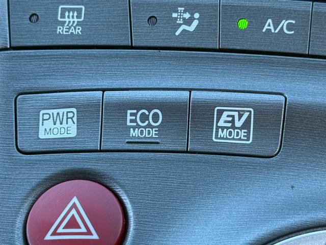 プリウス Ｓ　禁煙車　フルエアロ　ロクサーニ１９インチアルミ　スモークテール　ディーラー純正ナビ　バックモニター　フルセグＴＶ　Ｂｌｕｅｔｏｏｔｈ　スマートキー　プッシュスタート　ＥＴＣ　オールペイント２０２（57枚目）