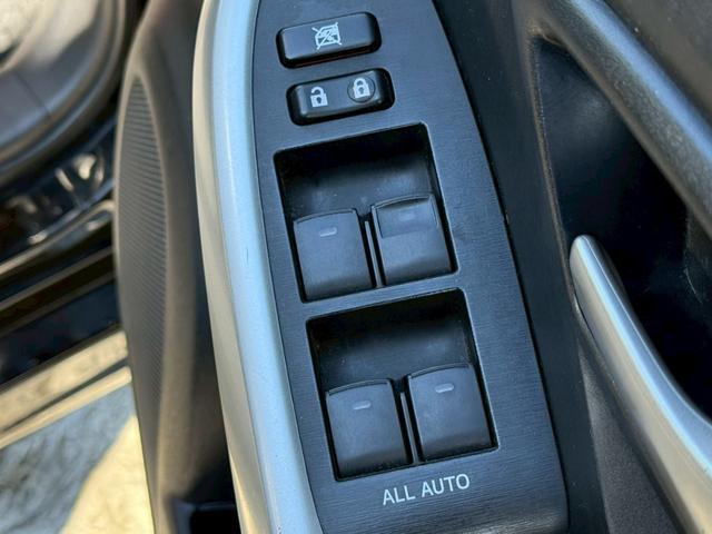 プリウス Ｓ　禁煙車　フルエアロ　ロクサーニ１９インチアルミ　スモークテール　ディーラー純正ナビ　バックモニター　フルセグＴＶ　Ｂｌｕｅｔｏｏｔｈ　スマートキー　プッシュスタート　ＥＴＣ　オールペイント２０２（62枚目）