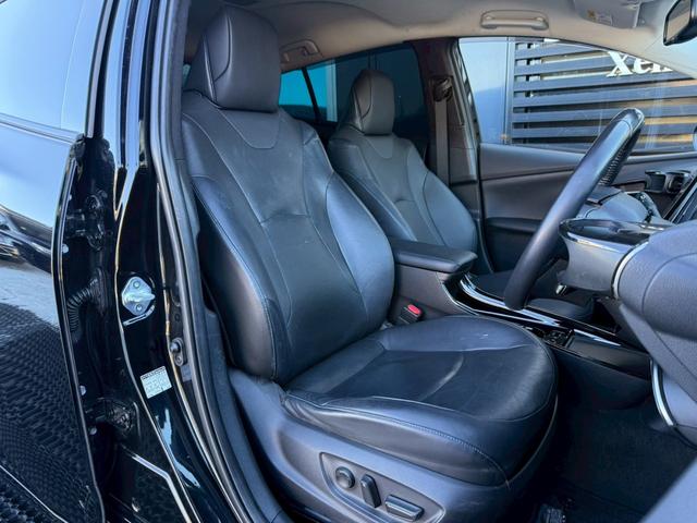 プリウス Ａプレミアム　ツーリングセレクション　１１．６インチデカナビ　ＪＢＬサウンドシステム　黒革シート　シートベンチレーション　アラウンドビューモニター　ヘッドアップディスプレイ　ブラインドスポットアシスト　レーダークルーズコントロール　ＥＴＣ（10枚目）