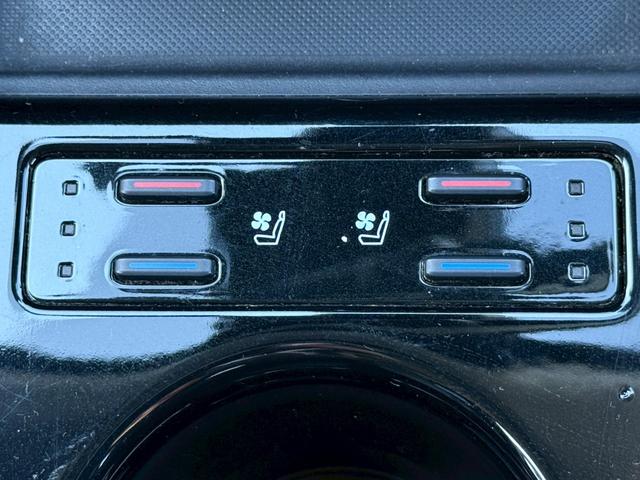 プリウス Ａプレミアム　ツーリングセレクション　１１．６インチデカナビ　ＪＢＬサウンドシステム　黒革シート　シートベンチレーション　アラウンドビューモニター　ヘッドアップディスプレイ　ブラインドスポットアシスト　レーダークルーズコントロール　ＥＴＣ（17枚目）