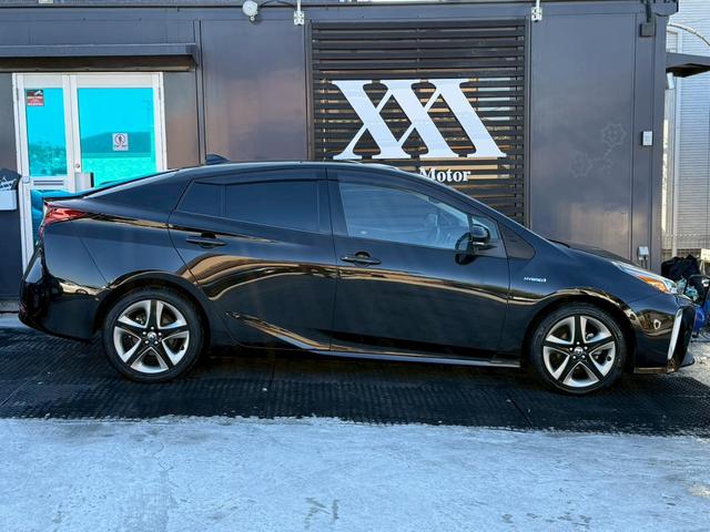 プリウス Ａプレミアム　ツーリングセレクション　１１．６インチデカナビ　ＪＢＬサウンドシステム　黒革シート　シートベンチレーション　アラウンドビューモニター　ヘッドアップディスプレイ　ブラインドスポットアシスト　レーダークルーズコントロール　ＥＴＣ（22枚目）