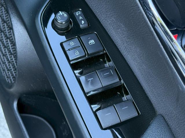 プリウス Ａプレミアム　ツーリングセレクション　１１．６インチデカナビ　ＪＢＬサウンドシステム　黒革シート　シートベンチレーション　アラウンドビューモニター　ヘッドアップディスプレイ　ブラインドスポットアシスト　レーダークルーズコントロール　ＥＴＣ（36枚目）