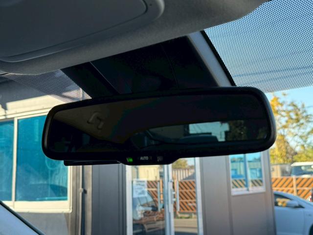 プリウス Ａプレミアム　ツーリングセレクション　１１．６インチデカナビ　ＪＢＬサウンドシステム　黒革シート　シートベンチレーション　アラウンドビューモニター　ヘッドアップディスプレイ　ブラインドスポットアシスト　レーダークルーズコントロール　ＥＴＣ（64枚目）