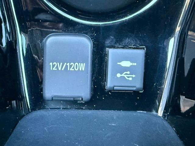 プリウス Ａプレミアム　ツーリングセレクション　１１．６インチデカナビ　ＪＢＬサウンドシステム　黒革シート　シートベンチレーション　アラウンドビューモニター　ヘッドアップディスプレイ　ブラインドスポットアシスト　レーダークルーズコントロール　ＥＴＣ（65枚目）