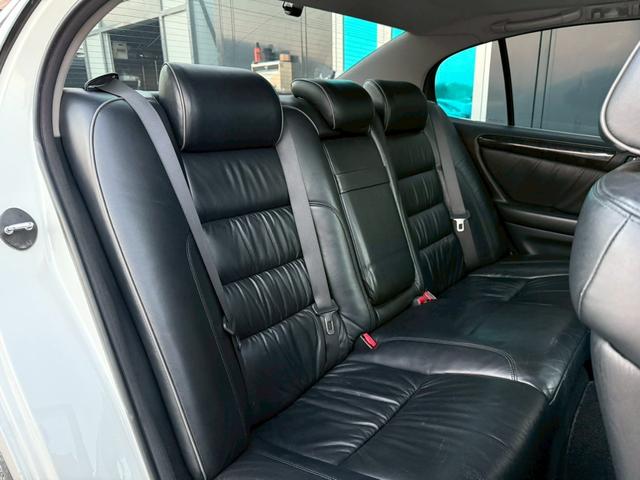 アリスト V300ベルテックスエディション 禁煙車 タイミングベルト交換済 サンルーフ 黒革シート フルエアロ HKS車高調 ブリッツマフラー クスコタワーバー ターボタイマー イカリングヘッド LEDテール 16インチメッキアルミ 純正ナビ(12枚目)