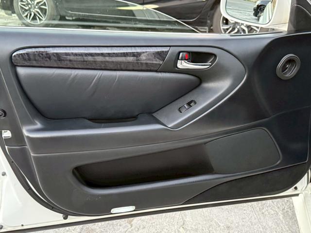 アリスト V300ベルテックスエディション 禁煙車 タイミングベルト交換済 サンルーフ 黒革シート フルエアロ HKS車高調 ブリッツマフラー クスコタワーバー ターボタイマー イカリングヘッド LEDテール 16インチメッキアルミ 純正ナビ(30枚目)