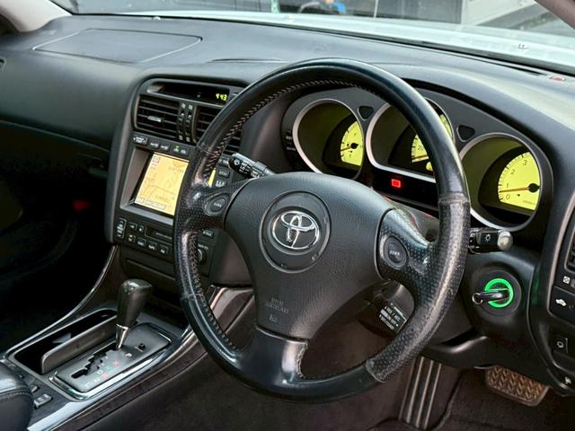 アリスト V300ベルテックスエディション 禁煙車 タイミングベルト交換済 サンルーフ 黒革シート フルエアロ HKS車高調 ブリッツマフラー クスコタワーバー ターボタイマー イカリングヘッド LEDテール 16インチメッキアルミ 純正ナビ(78枚目)