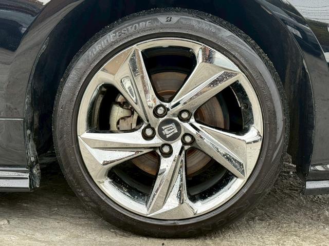 クラウンハイブリッド ＲＳアドバンス　Ｆｏｕｒ　禁煙車　サンルーフ　黒革シート　四駆モデル　純正エアロ　４本出しマフラー　シートベンチレーション　レーダークルーズ　メーカー純正ナビ　アラウンドビューモニターフルセグＴＶ　Ｂｌｕｅｔｏｏｔｈ　Ｐシート（30枚目）