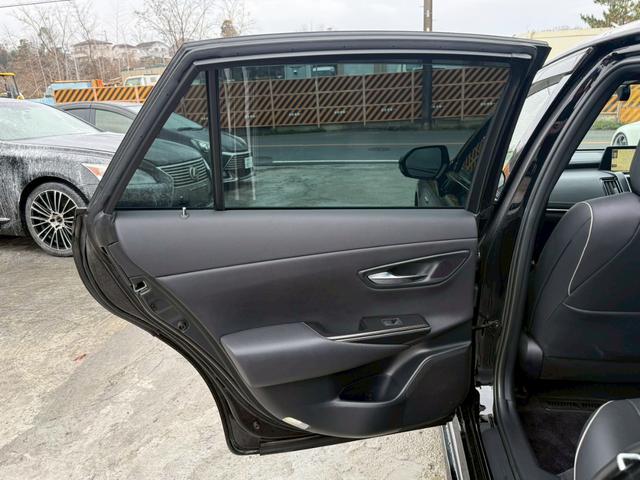 クラウンハイブリッド ＲＳアドバンス　Ｆｏｕｒ　禁煙車　サンルーフ　黒革シート　四駆モデル　純正エアロ　４本出しマフラー　シートベンチレーション　レーダークルーズ　メーカー純正ナビ　アラウンドビューモニターフルセグＴＶ　Ｂｌｕｅｔｏｏｔｈ　Ｐシート（32枚目）