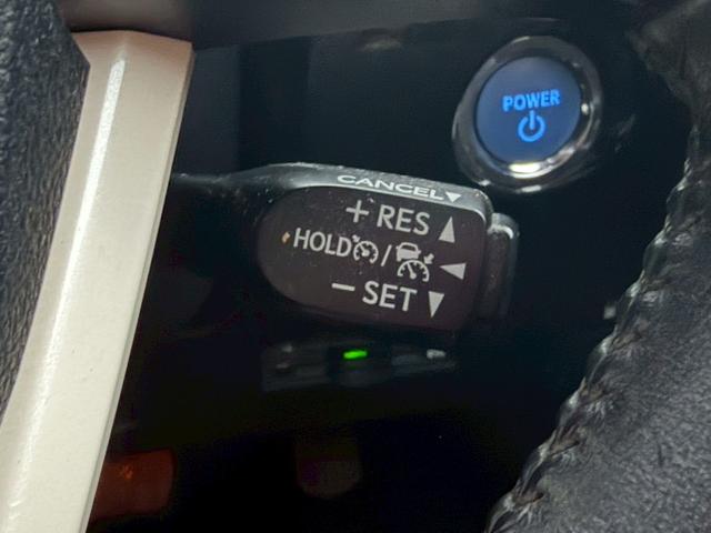 プリウス Ａプレミアム　ツーリングセレクション　禁煙車　フルエアロ　ＴＲＤ１８インチアルミ　黒革シート　レーダークルーズコントロール　ヘッドアップディスプレイ　ブラインドスポットアシスト　シートヒーター　パワーシート　オートマチックハイビーム（13枚目）