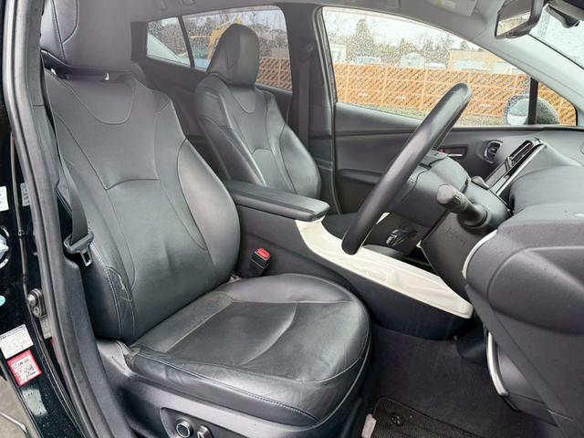 プリウス Ａプレミアム　ツーリングセレクション　禁煙車　フルエアロ　ＴＲＤ１８インチアルミ　黒革シート　レーダークルーズコントロール　ヘッドアップディスプレイ　ブラインドスポットアシスト　シートヒーター　パワーシート　オートマチックハイビーム（68枚目）