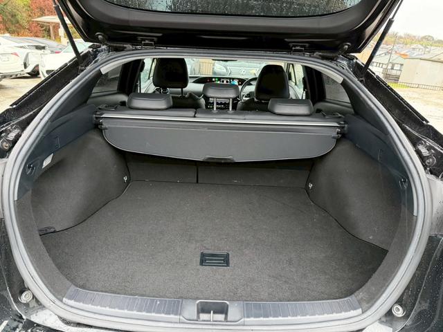 プリウス Ａプレミアム　ツーリングセレクション　禁煙車　フルエアロ　ＴＲＤ１８インチアルミ　黒革シート　レーダークルーズコントロール　ヘッドアップディスプレイ　ブラインドスポットアシスト　シートヒーター　パワーシート　オートマチックハイビーム（72枚目）