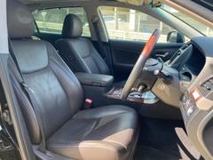 運転席シートは茶革シートで大きなへたりもなく長くお使いいただけます！しやすいです！ 5