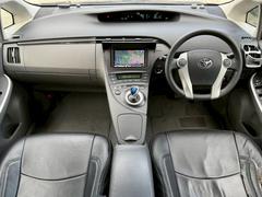 Ｈ２２　トヨタ　プリウスＳ入庫しました！革調シートカバーにアルパインナビ　使い勝手の良い１台です！お問い合わせは０５６１−５９−８４４６ 2