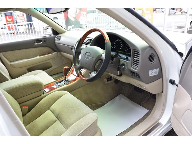 セルシオ C仕様 Fパッケージ ユーザー様買取車 禁煙車 ガレージ保管 最終後期モデル 純正マルチナビ バックカメラ エアサスコントローラー デジタルインナーミラー 全席パワーシート&ヒーター クルコン 純正フロアマット ETC(43枚目)