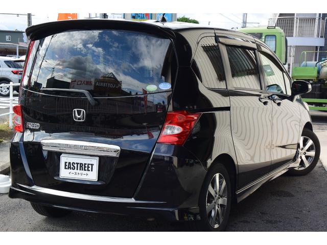 フリード Ｇ　エアロ　ユーザー様買取車　パワースライドドア　カロッツェリアナビ　バックカメラ　ＥＴＣ　キセノンヘッドライト　フロアマット　サイドバイザー　キーレスキー（7枚目）