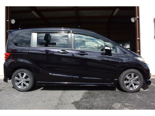 フリード Ｇ　エアロ　ユーザー様買取車　パワースライドドア　カロッツェリアナビ　バックカメラ　ＥＴＣ　キセノンヘッドライト　フロアマット　サイドバイザー　キーレスキー（13枚目）