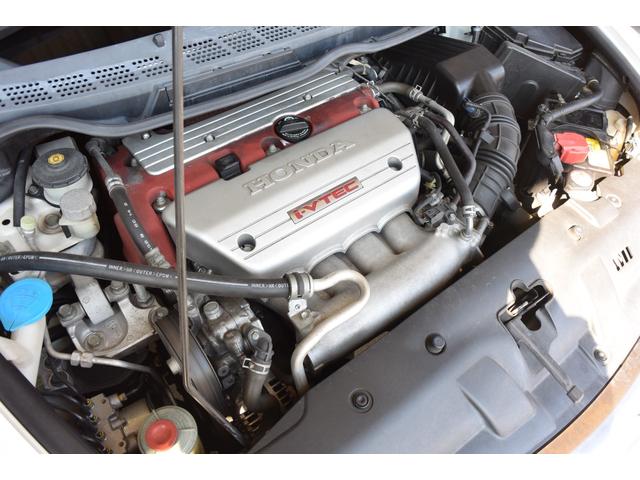 シビック タイプＲ　ユーザー様買取車　６速ＭＴ　ブラックレカロ　ブレンボキャリパー　大型トランクスポイラー　純正１８インチＡＷ　ケンウッドナビ　地デジ　Ｂｌｕｅｔｏｏｔｈオーディオ　ＥＴＣ　プッシュスタート　無限バイザー（4枚目）