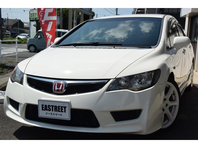 シビック タイプＲ　ユーザー様買取車　６速ＭＴ　ブラックレカロ　ブレンボキャリパー　大型トランクスポイラー　純正１８インチＡＷ　ケンウッドナビ　地デジ　Ｂｌｕｅｔｏｏｔｈオーディオ　ＥＴＣ　プッシュスタート　無限バイザー（5枚目）