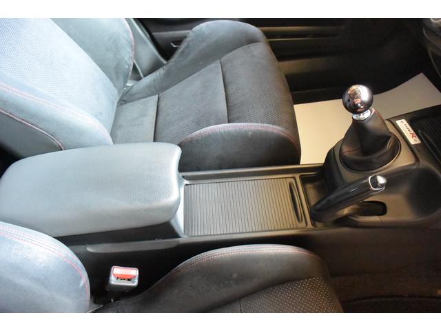 シビック タイプＲ　ユーザー様買取車　６速ＭＴ　ブラックレカロ　ブレンボキャリパー　大型トランクスポイラー　純正１８インチＡＷ　ケンウッドナビ　地デジ　Ｂｌｕｅｔｏｏｔｈオーディオ　ＥＴＣ　プッシュスタート　無限バイザー（9枚目）