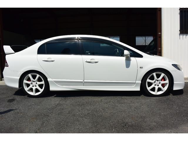 シビック タイプＲ　ユーザー様買取車　６速ＭＴ　ブラックレカロ　ブレンボキャリパー　大型トランクスポイラー　純正１８インチＡＷ　ケンウッドナビ　地デジ　Ｂｌｕｅｔｏｏｔｈオーディオ　ＥＴＣ　プッシュスタート　無限バイザー（14枚目）