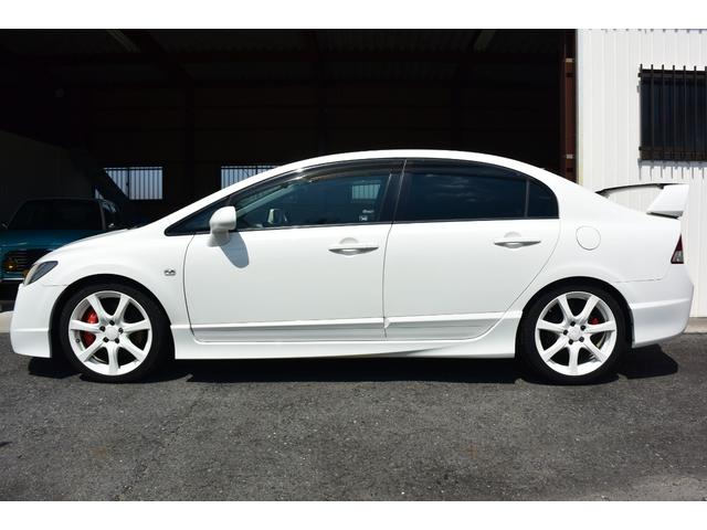 シビック タイプＲ　ユーザー様買取車　６速ＭＴ　ブラックレカロ　ブレンボキャリパー　大型トランクスポイラー　純正１８インチＡＷ　ケンウッドナビ　地デジ　Ｂｌｕｅｔｏｏｔｈオーディオ　ＥＴＣ　プッシュスタート　無限バイザー（15枚目）