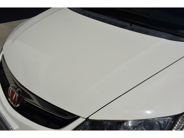 シビック タイプＲ　ユーザー様買取車　６速ＭＴ　ブラックレカロ　ブレンボキャリパー　大型トランクスポイラー　純正１８インチＡＷ　ケンウッドナビ　地デジ　Ｂｌｕｅｔｏｏｔｈオーディオ　ＥＴＣ　プッシュスタート　無限バイザー（27枚目）