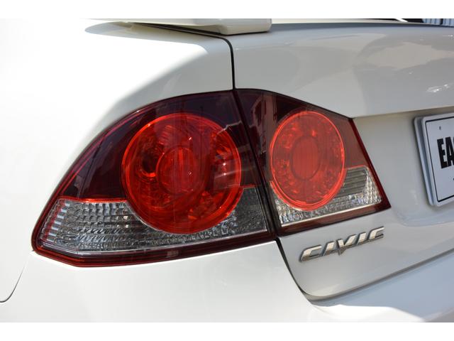 シビック タイプＲ　ユーザー様買取車　６速ＭＴ　ブラックレカロ　ブレンボキャリパー　大型トランクスポイラー　純正１８インチＡＷ　ケンウッドナビ　地デジ　Ｂｌｕｅｔｏｏｔｈオーディオ　ＥＴＣ　プッシュスタート　無限バイザー（31枚目）