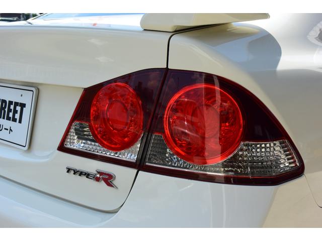 シビック タイプＲ　ユーザー様買取車　６速ＭＴ　ブラックレカロ　ブレンボキャリパー　大型トランクスポイラー　純正１８インチＡＷ　ケンウッドナビ　地デジ　Ｂｌｕｅｔｏｏｔｈオーディオ　ＥＴＣ　プッシュスタート　無限バイザー（34枚目）