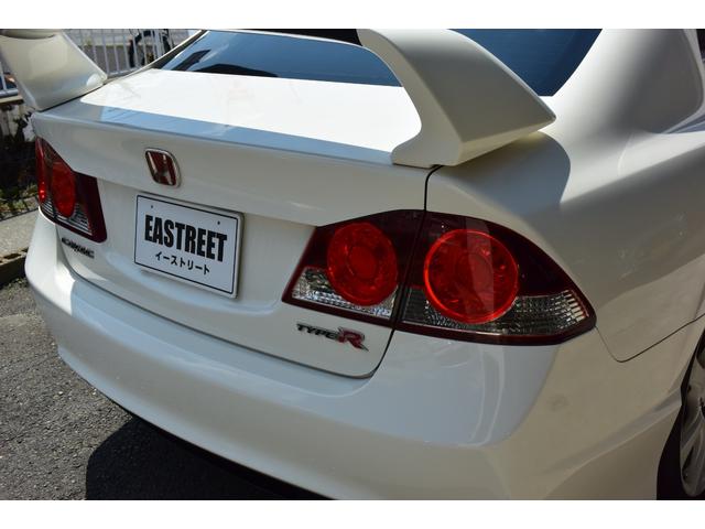 シビック タイプＲ　ユーザー様買取車　６速ＭＴ　ブラックレカロ　ブレンボキャリパー　大型トランクスポイラー　純正１８インチＡＷ　ケンウッドナビ　地デジ　Ｂｌｕｅｔｏｏｔｈオーディオ　ＥＴＣ　プッシュスタート　無限バイザー（35枚目）