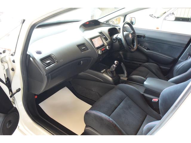 シビック タイプＲ　ユーザー様買取車　６速ＭＴ　ブラックレカロ　ブレンボキャリパー　大型トランクスポイラー　純正１８インチＡＷ　ケンウッドナビ　地デジ　Ｂｌｕｅｔｏｏｔｈオーディオ　ＥＴＣ　プッシュスタート　無限バイザー（42枚目）