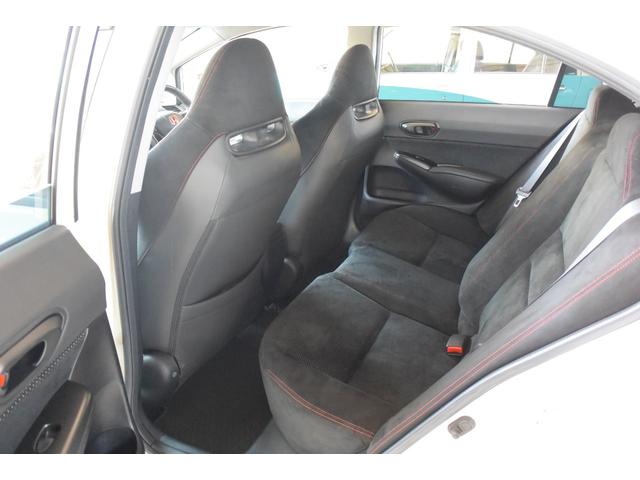 シビック タイプＲ　ユーザー様買取車　６速ＭＴ　ブラックレカロ　ブレンボキャリパー　大型トランクスポイラー　純正１８インチＡＷ　ケンウッドナビ　地デジ　Ｂｌｕｅｔｏｏｔｈオーディオ　ＥＴＣ　プッシュスタート　無限バイザー（46枚目）