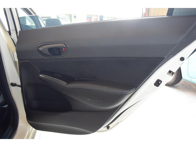 シビック タイプＲ　ユーザー様買取車　６速ＭＴ　ブラックレカロ　ブレンボキャリパー　大型トランクスポイラー　純正１８インチＡＷ　ケンウッドナビ　地デジ　Ｂｌｕｅｔｏｏｔｈオーディオ　ＥＴＣ　プッシュスタート　無限バイザー（48枚目）