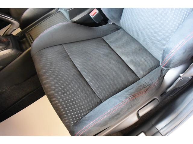 シビック タイプＲ　ユーザー様買取車　６速ＭＴ　ブラックレカロ　ブレンボキャリパー　大型トランクスポイラー　純正１８インチＡＷ　ケンウッドナビ　地デジ　Ｂｌｕｅｔｏｏｔｈオーディオ　ＥＴＣ　プッシュスタート　無限バイザー（53枚目）
