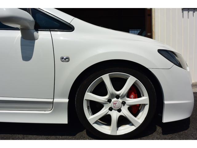 シビック タイプＲ　ユーザー様買取車　６速ＭＴ　ブラックレカロ　ブレンボキャリパー　大型トランクスポイラー　純正１８インチＡＷ　ケンウッドナビ　地デジ　Ｂｌｕｅｔｏｏｔｈオーディオ　ＥＴＣ　プッシュスタート　無限バイザー（63枚目）