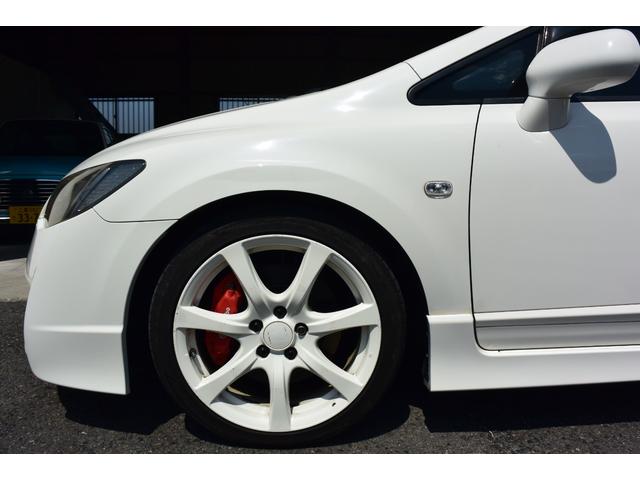 シビック タイプＲ　ユーザー様買取車　６速ＭＴ　ブラックレカロ　ブレンボキャリパー　大型トランクスポイラー　純正１８インチＡＷ　ケンウッドナビ　地デジ　Ｂｌｕｅｔｏｏｔｈオーディオ　ＥＴＣ　プッシュスタート　無限バイザー（64枚目）