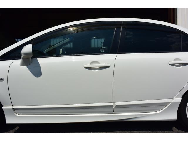 シビック タイプＲ　ユーザー様買取車　６速ＭＴ　ブラックレカロ　ブレンボキャリパー　大型トランクスポイラー　純正１８インチＡＷ　ケンウッドナビ　地デジ　Ｂｌｕｅｔｏｏｔｈオーディオ　ＥＴＣ　プッシュスタート　無限バイザー（65枚目）