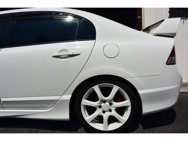 シビック タイプＲ　ユーザー様買取車　６速ＭＴ　ブラックレカロ　ブレンボキャリパー　大型トランクスポイラー　純正１８インチＡＷ　ケンウッドナビ　地デジ　Ｂｌｕｅｔｏｏｔｈオーディオ　ＥＴＣ　プッシュスタート　無限バイザー（66枚目）