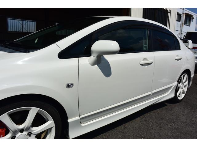 シビック タイプＲ　ユーザー様買取車　６速ＭＴ　ブラックレカロ　ブレンボキャリパー　大型トランクスポイラー　純正１８インチＡＷ　ケンウッドナビ　地デジ　Ｂｌｕｅｔｏｏｔｈオーディオ　ＥＴＣ　プッシュスタート　無限バイザー（68枚目）