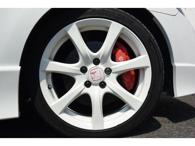 シビック タイプＲ　ユーザー様買取車　６速ＭＴ　ブラックレカロ　ブレンボキャリパー　大型トランクスポイラー　純正１８インチＡＷ　ケンウッドナビ　地デジ　Ｂｌｕｅｔｏｏｔｈオーディオ　ＥＴＣ　プッシュスタート　無限バイザー（71枚目）