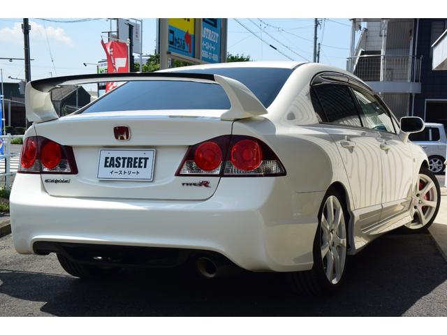 シビック タイプＲ　ユーザー様買取車　６速ＭＴ　ブラックレカロ　ブレンボキャリパー　大型トランクスポイラー　純正１８インチＡＷ　ケンウッドナビ　地デジ　Ｂｌｕｅｔｏｏｔｈオーディオ　ＥＴＣ　プッシュスタート　無限バイザー（80枚目）