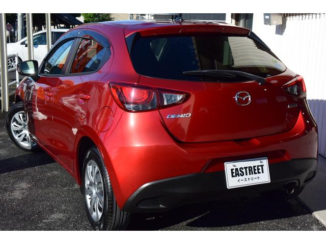 デミオ １３Ｓ　５ＭＴ　純正ナビ　フロアマット　サイドバイザー　プッシュスタート　ステアリングスイッチ（6枚目）