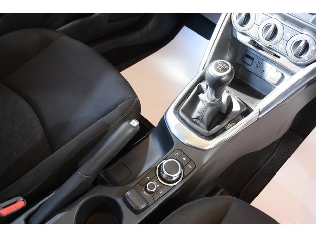 デミオ １３Ｓ　５ＭＴ　純正ナビ　フロアマット　サイドバイザー　プッシュスタート　ステアリングスイッチ（11枚目）