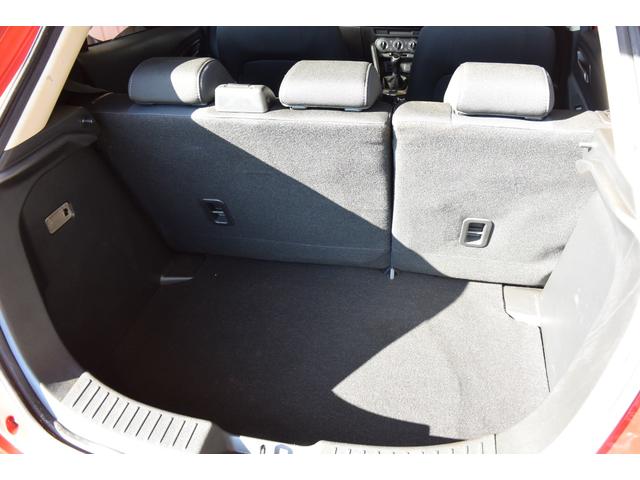 デミオ １３Ｓ　５ＭＴ　純正ナビ　フロアマット　サイドバイザー　プッシュスタート　ステアリングスイッチ（18枚目）