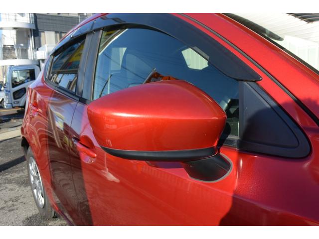 デミオ １３Ｓ　５ＭＴ　純正ナビ　フロアマット　サイドバイザー　プッシュスタート　ステアリングスイッチ（21枚目）