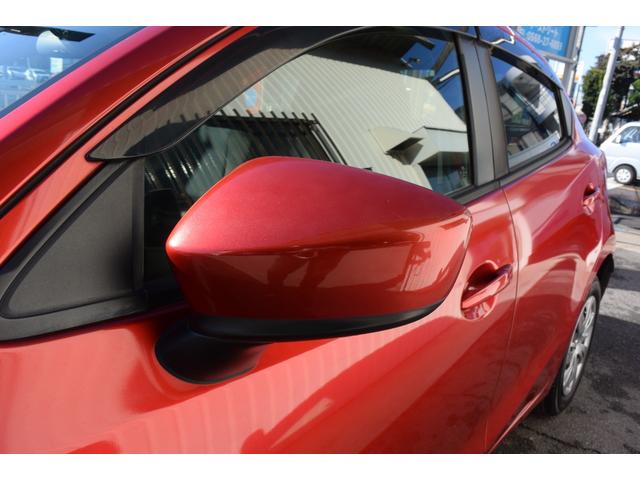 デミオ １３Ｓ　５ＭＴ　純正ナビ　フロアマット　サイドバイザー　プッシュスタート　ステアリングスイッチ（28枚目）