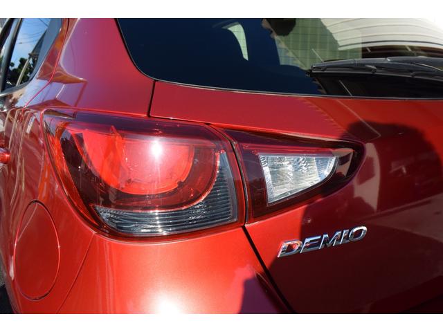 デミオ １３Ｓ　５ＭＴ　純正ナビ　フロアマット　サイドバイザー　プッシュスタート　ステアリングスイッチ（31枚目）